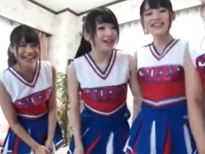 ヤリマンJDチア軍団が童貞のコーチを痴女って強制種付け筆おろしｗ