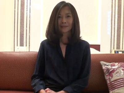 夫のチンポに飽き飽きしたエロ妻が初対面男の相性抜群チンポでマジイキ