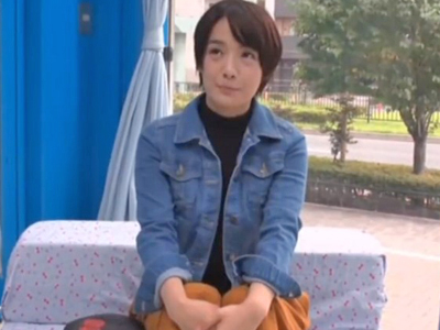 勃起チンポ見せられて発情したショトカ娘が逆らえぬまま生発射受け入れ！