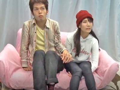 見知らぬ男の早漏を大人の関係で改善しようと試みる美少女