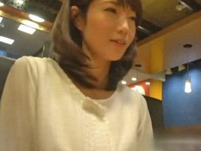 すぐに旦那裏切っちゃうエロ素人妻にたっぷり中出し