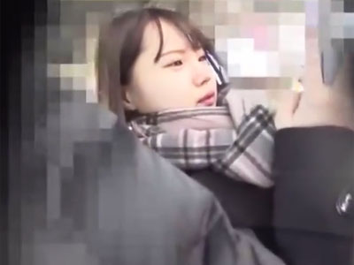 イマドキの雰囲気の美少女JKが電車内で膣奥に生種付けされ涙目