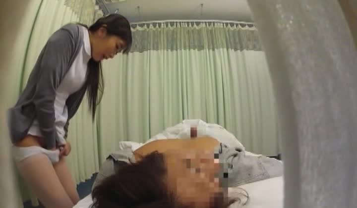 寝ている患者の勃起したチンコを見てこっそり自慰行為から騎乗位へ発展