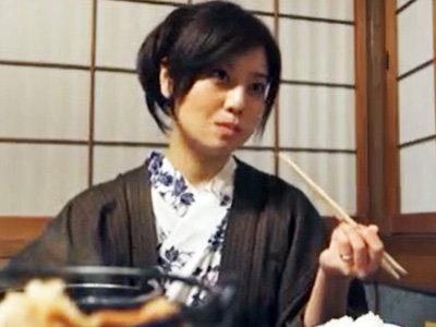 色気が溢れる美淫乱奥さんとパコハメ三昧な温泉旅館デート！