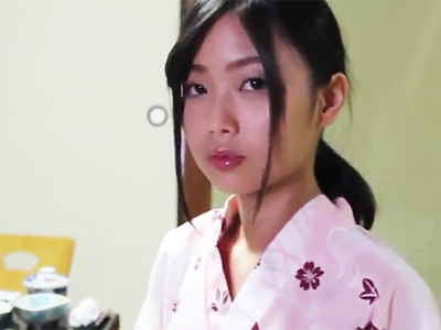 ほっそい体の浴衣童顔がおっさんたちに女体盛りされて犯されまくる