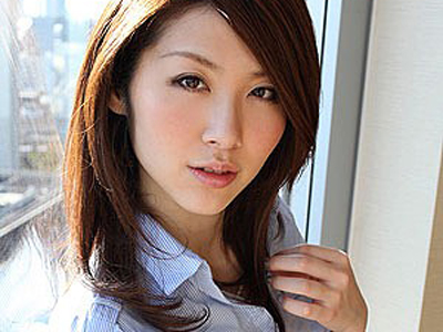 キスと乳揉みだけでぐっしょり濡らす敏感体質の奥さん