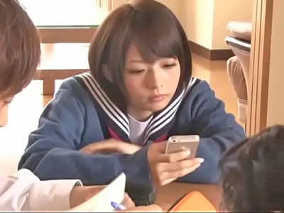 友達の妹にコタツの中でイタズラして種付け