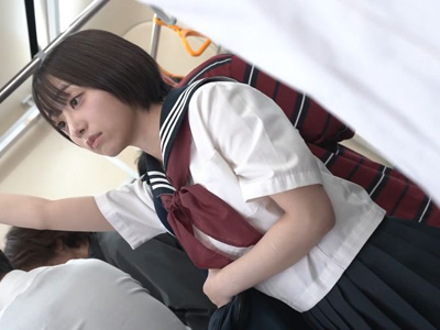 通学中の女子校生に狙いを定め好き放題に！